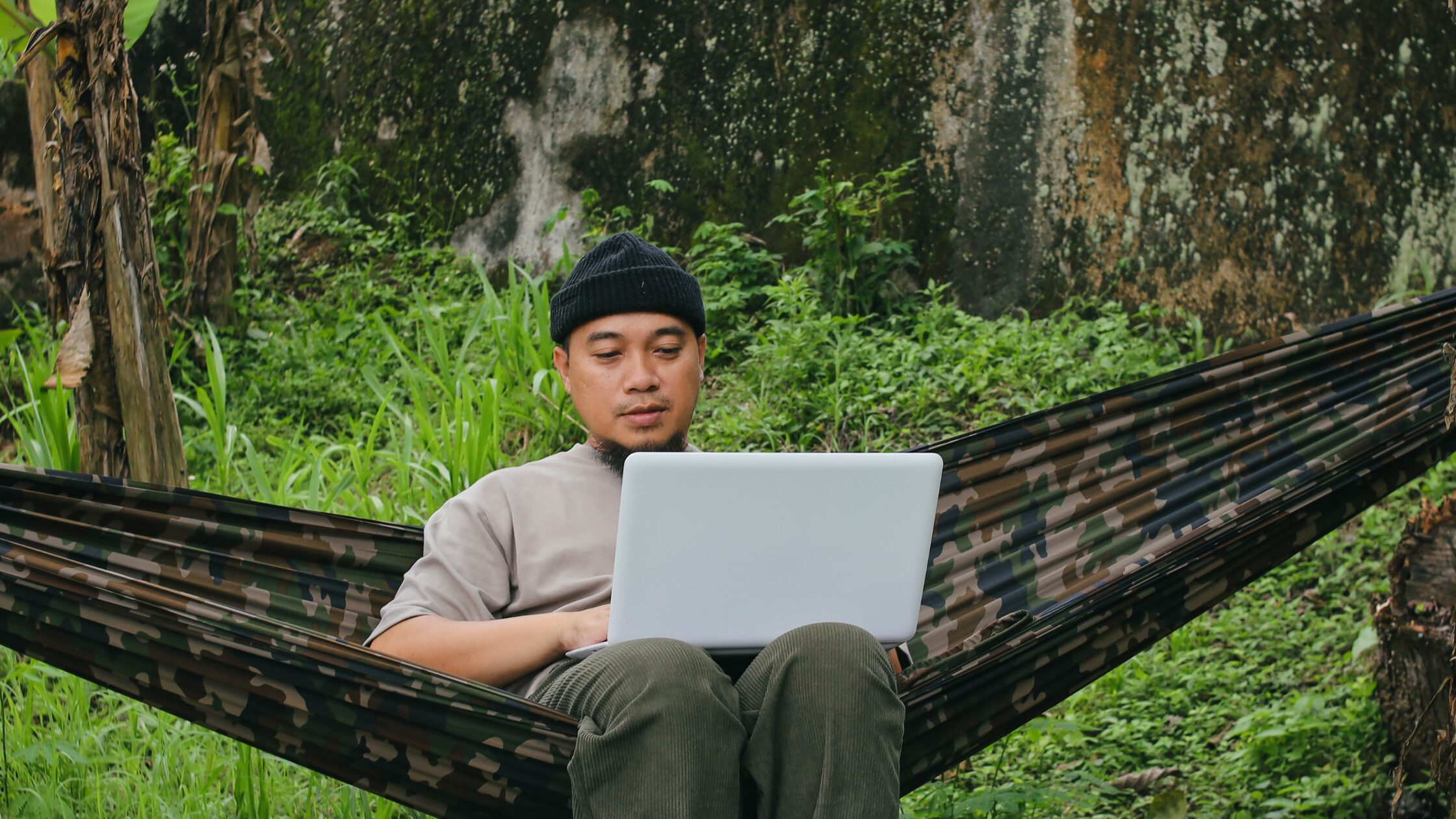 他人の評価を手放すと、人生は軽くなる